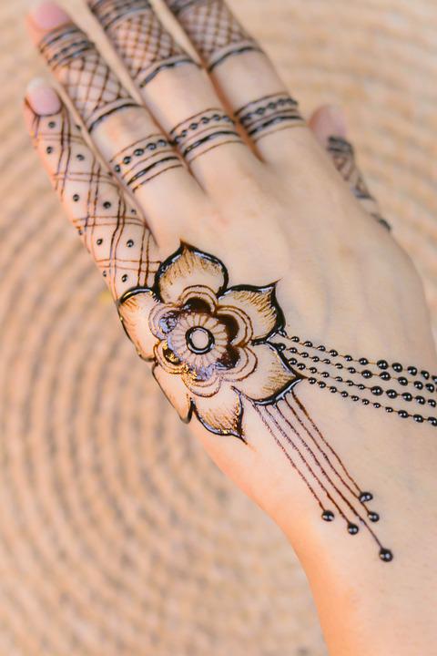 Detail Foto Tangan Henna Nomer 20