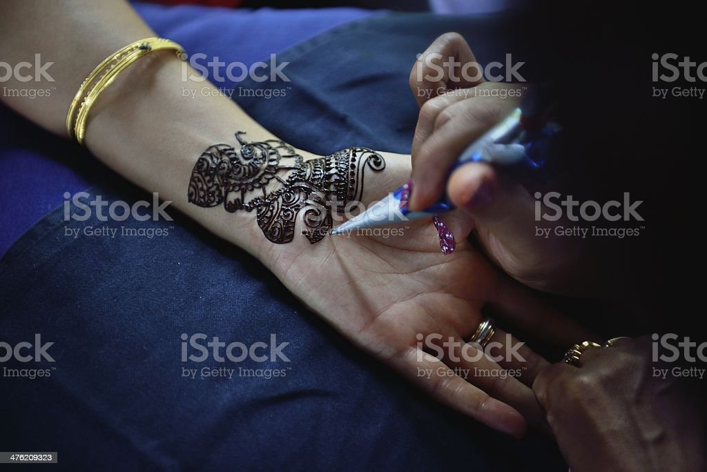 Download Foto Tangan Henna Nomer 43