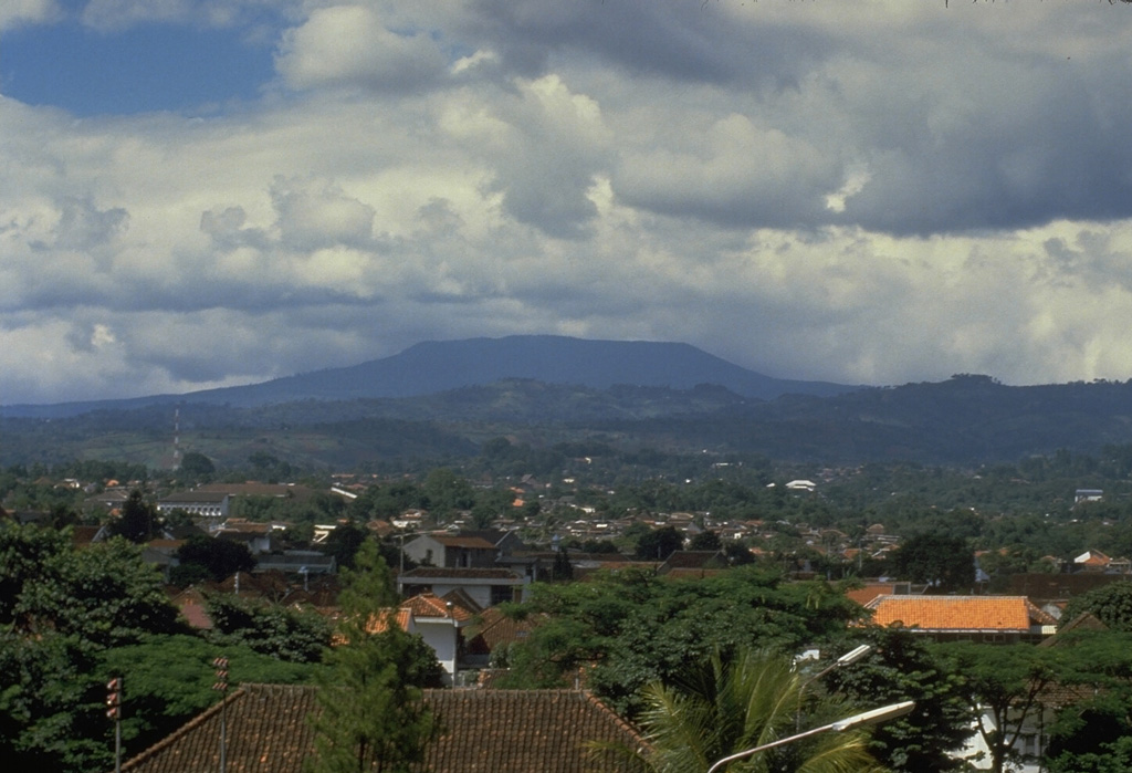 Detail Foto Tangkuban Perahu Nomer 46