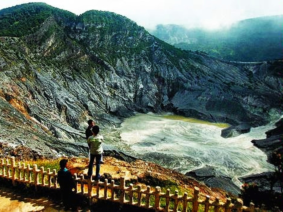 Detail Foto Tangkuban Perahu Nomer 7