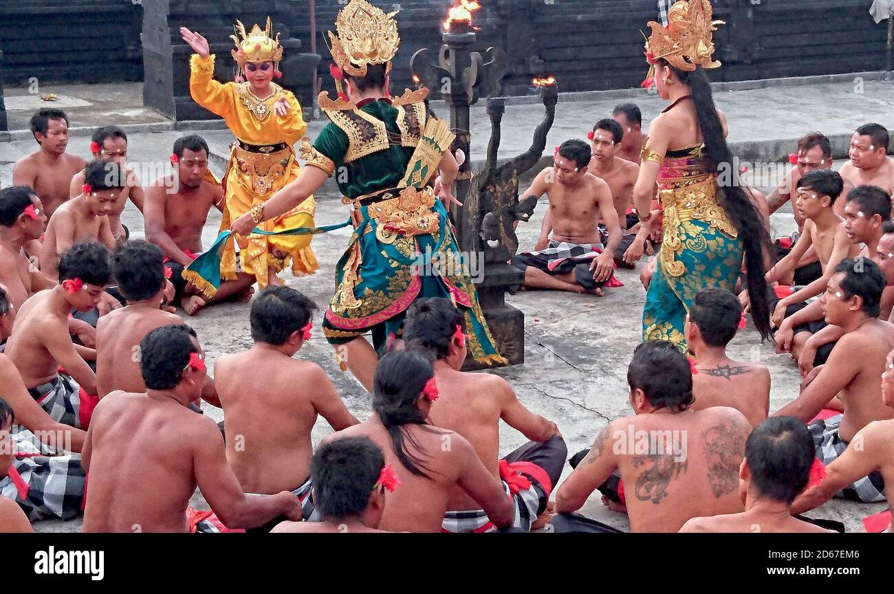 Detail Foto Tari Kecak Nomer 40