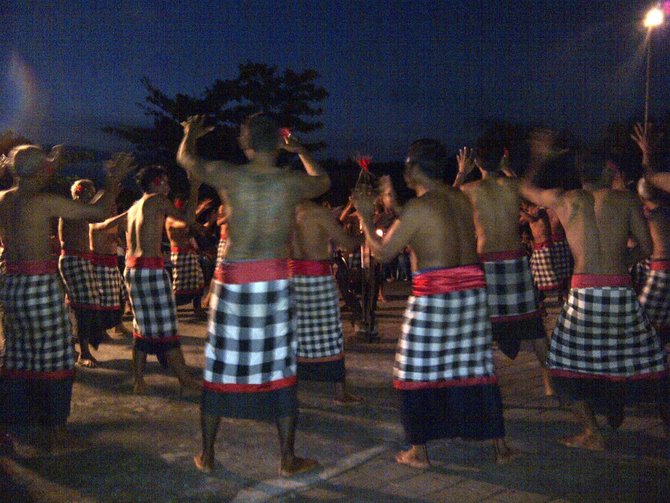 Detail Foto Tari Kecak Nomer 56