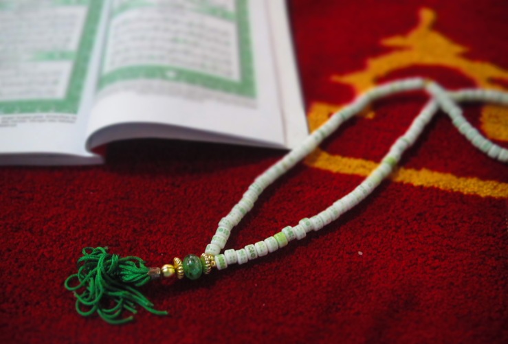 Detail Foto Tasbih Di Tangan Nomer 19