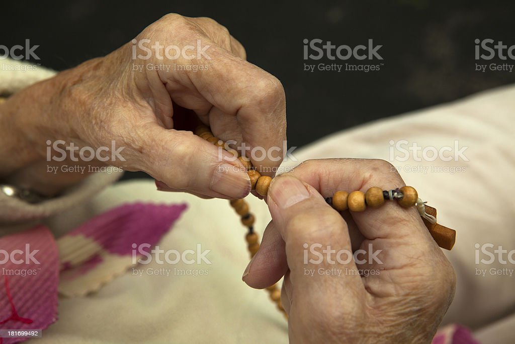 Detail Foto Tasbih Di Tangan Nomer 34