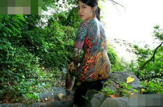 Detail Foto Tato Wanita Yakuza Nomer 25