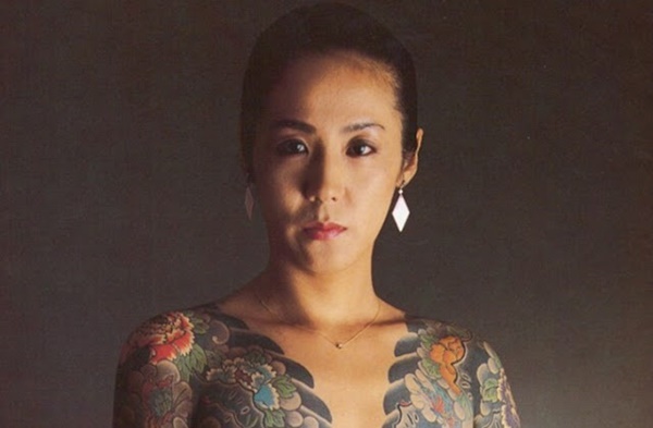 Detail Foto Tato Wanita Yakuza Nomer 30