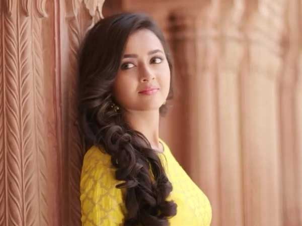 Detail Foto Tejaswi Prakash Nomer 48