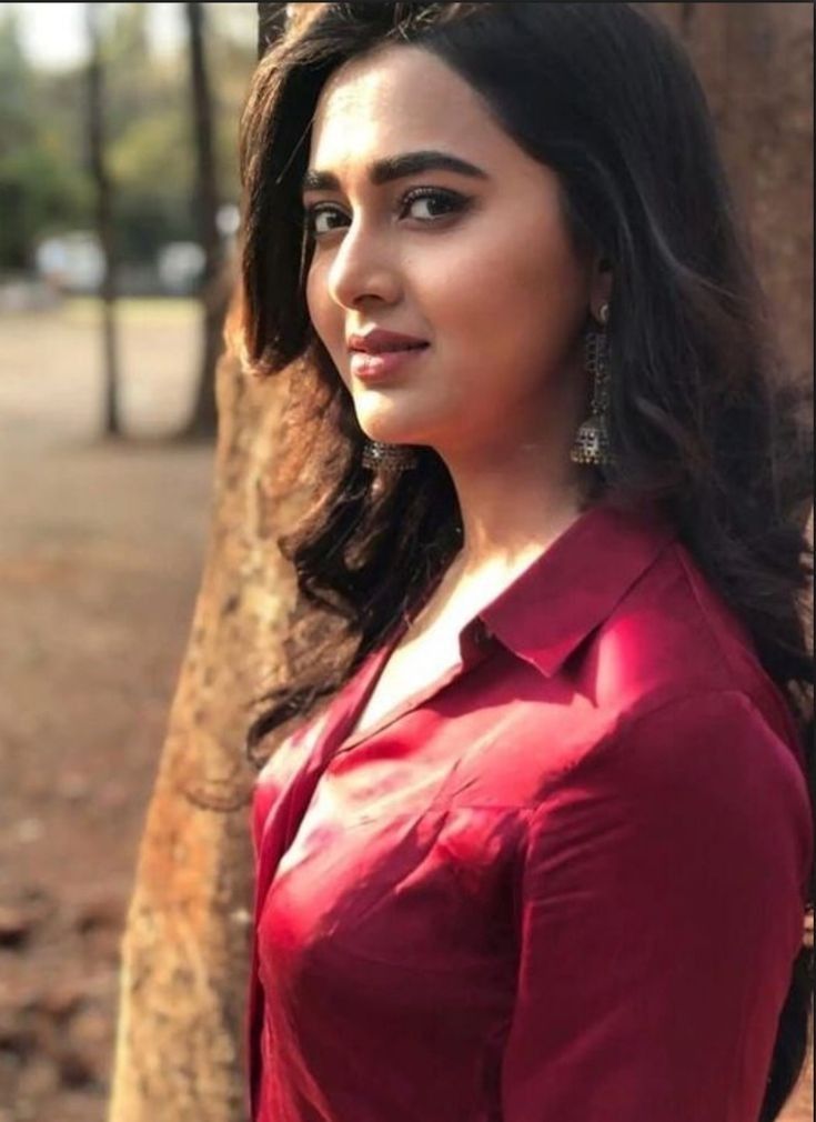 Detail Foto Tejaswi Prakash Nomer 9