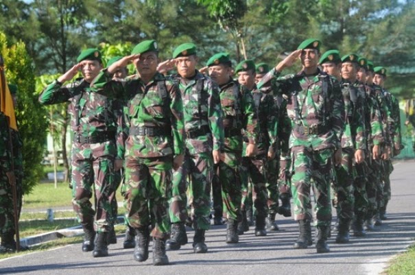 Detail Foto Tentara Hormat Nomer 44