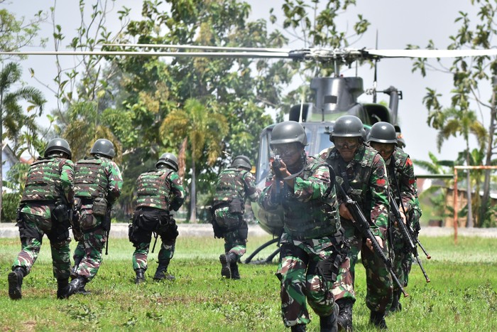 Detail Foto Tentara Latihan Nomer 6