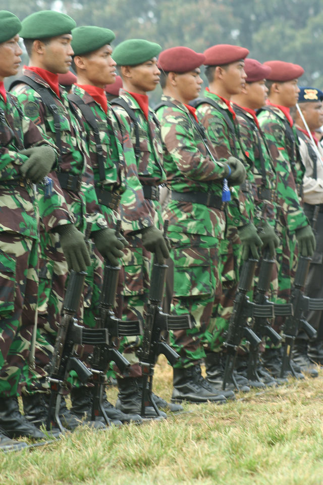 Detail Foto Tentara Romantis Nomer 6