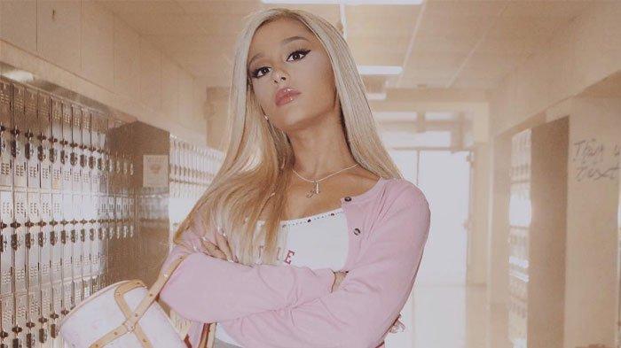 Detail Foto Terbaru Ariana Grande Nomer 11