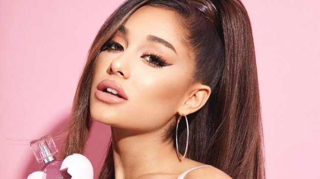 Detail Foto Terbaru Ariana Grande Nomer 16