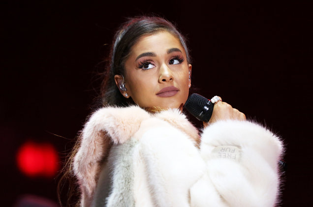 Detail Foto Terbaru Ariana Grande Nomer 32