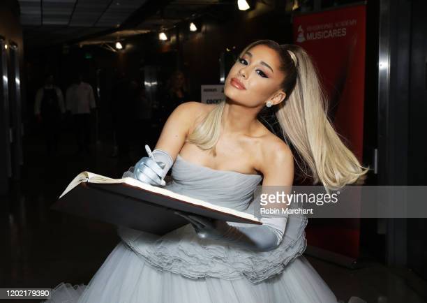 Detail Foto Terbaru Ariana Grande Nomer 5