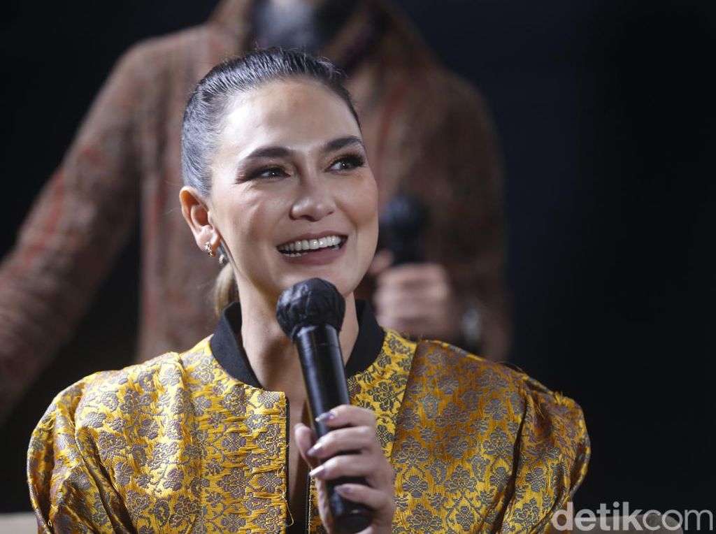 Detail Foto Terbaru Luna Maya Nomer 48