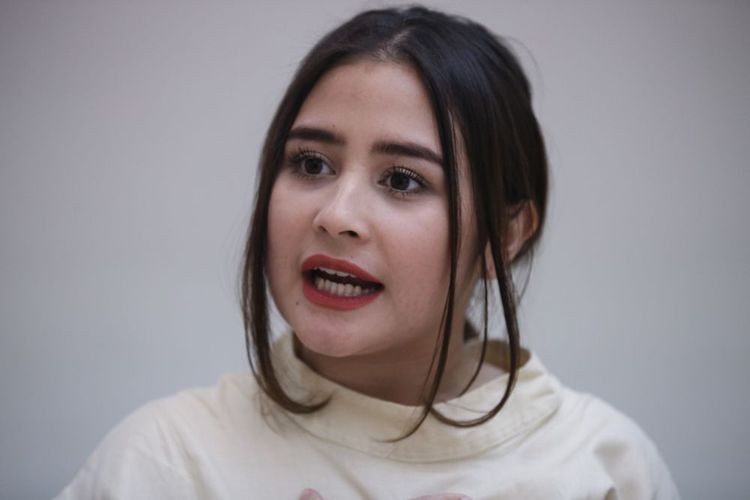 Detail Foto Terbaru Prilly Latuconsina Nomer 21