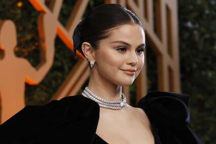 Detail Foto Terbaru Selena Gomez Nomer 45