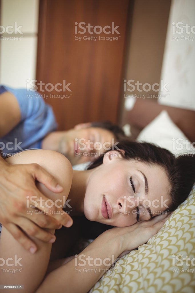 Detail Foto Tidur Romantis Nomer 35