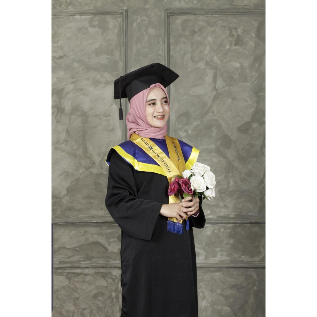 Detail Foto Toga Wisuda Nomer 43