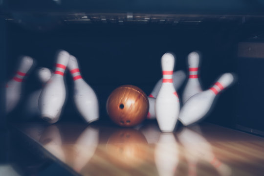 Detail Bowling Background Nomer 2