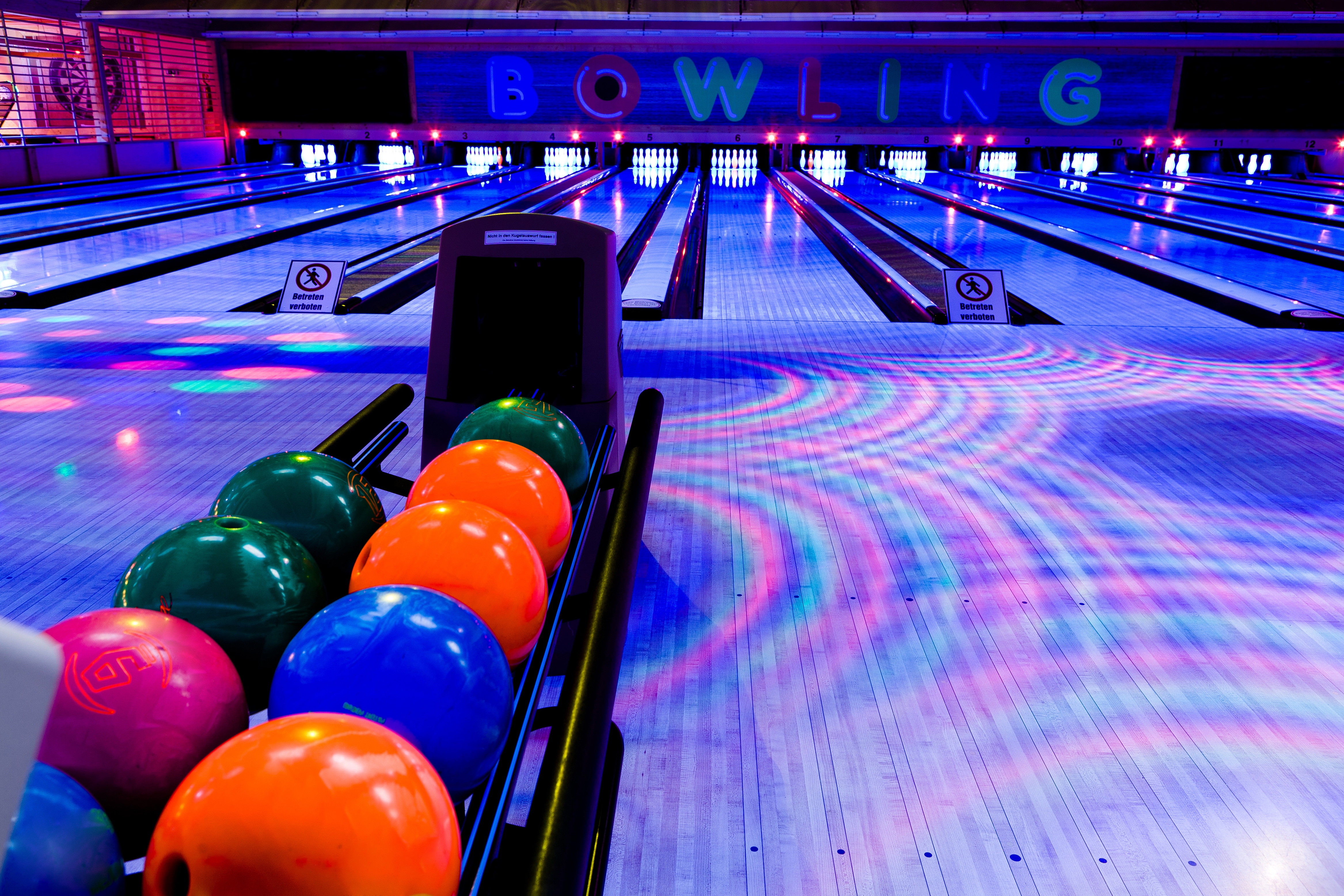 Detail Bowling Backgrounds Nomer 24