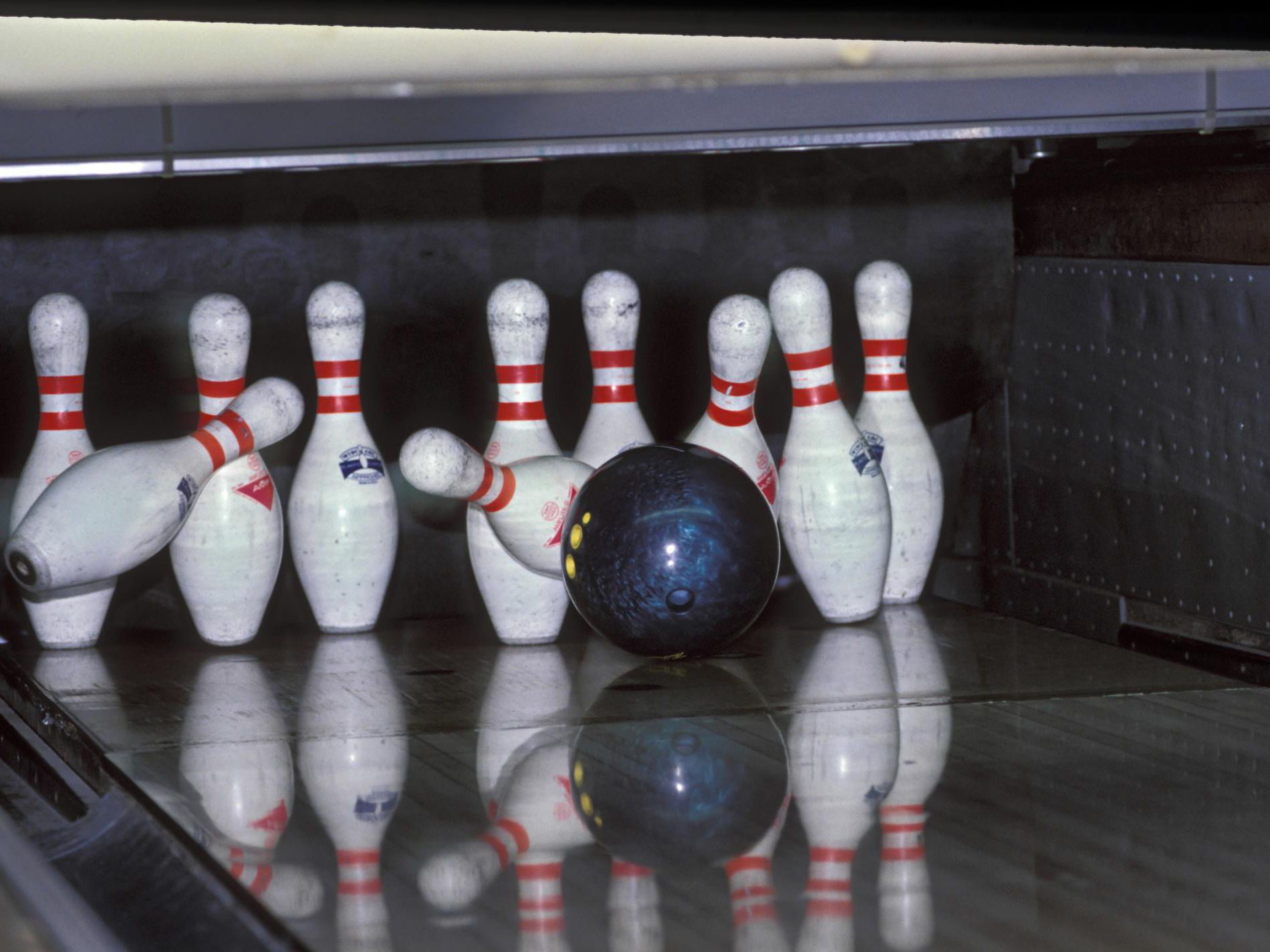 Detail Bowling Pictures Of Pins And Balls Nomer 36
