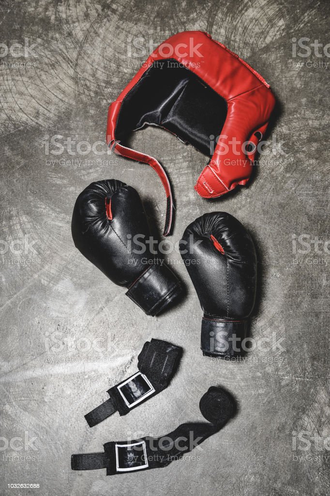 Detail Boxing Gloves And Helmet Nomer 2
