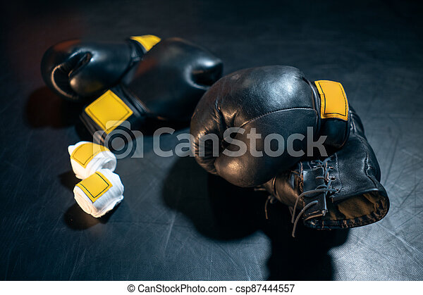 Detail Boxing Gloves And Helmet Nomer 50