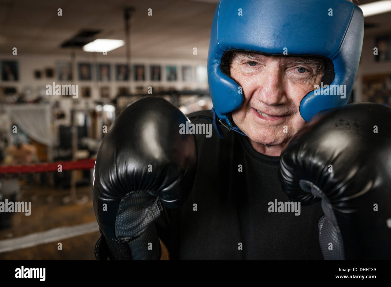 Detail Boxing Gloves And Helmet Nomer 57