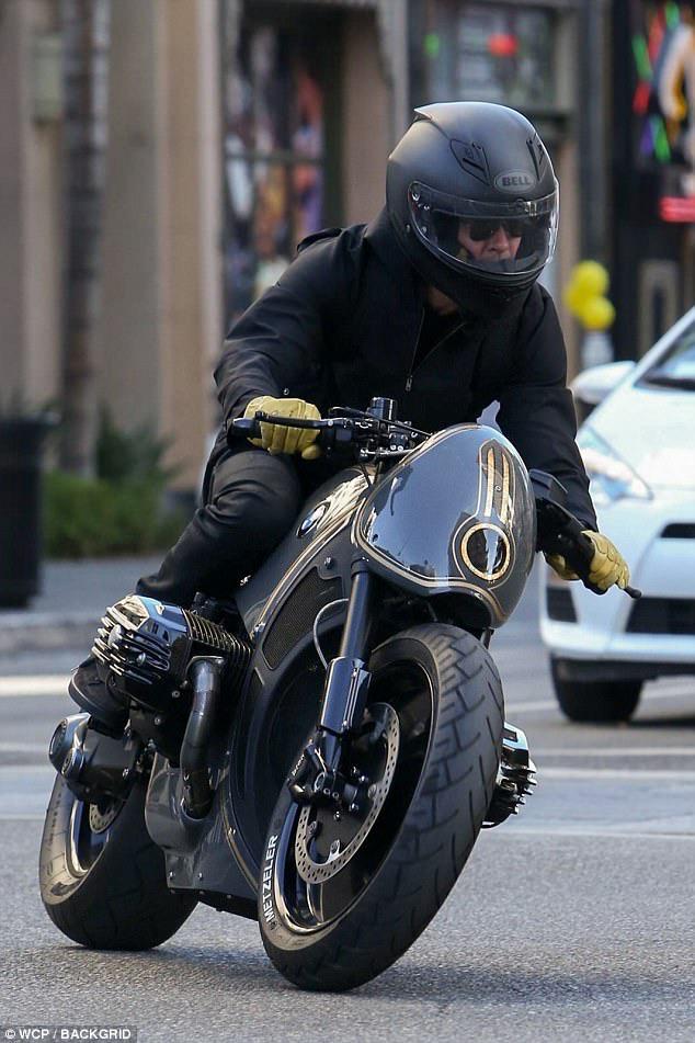 Detail Brad Pitt Bmw Motorcycle Nomer 3