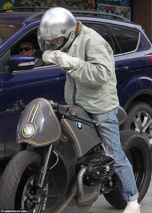 Detail Brad Pitt Bmw Motorcycle Nomer 7