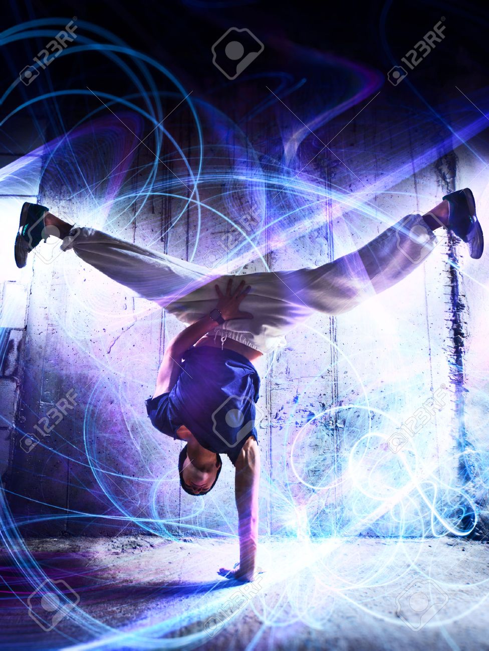 Detail Break Dance Background Nomer 12