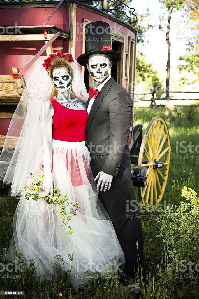 Detail Bride And Groom Skeleton Pictures Nomer 51