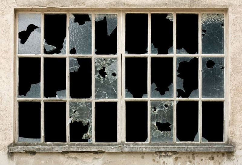 Detail Broken Window Pic Nomer 12