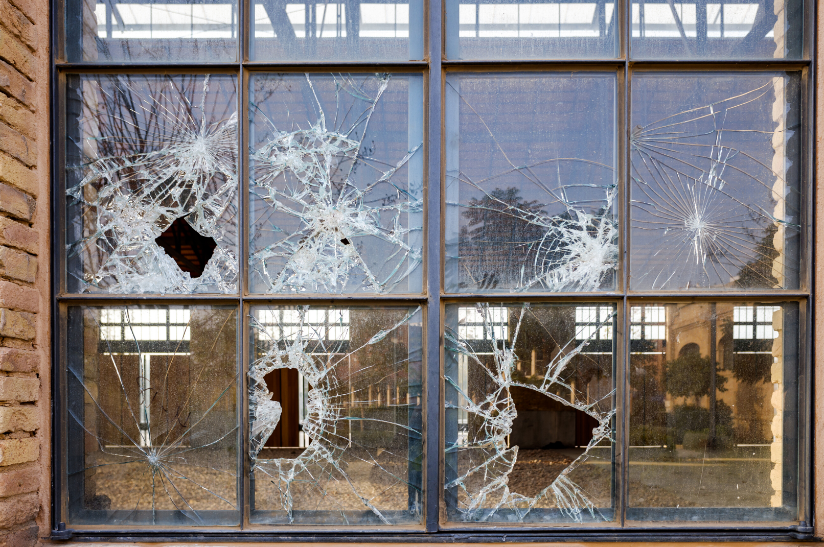 Detail Broken Window Pic Nomer 15