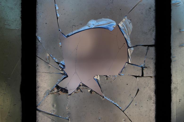 Detail Broken Window Pic Nomer 16