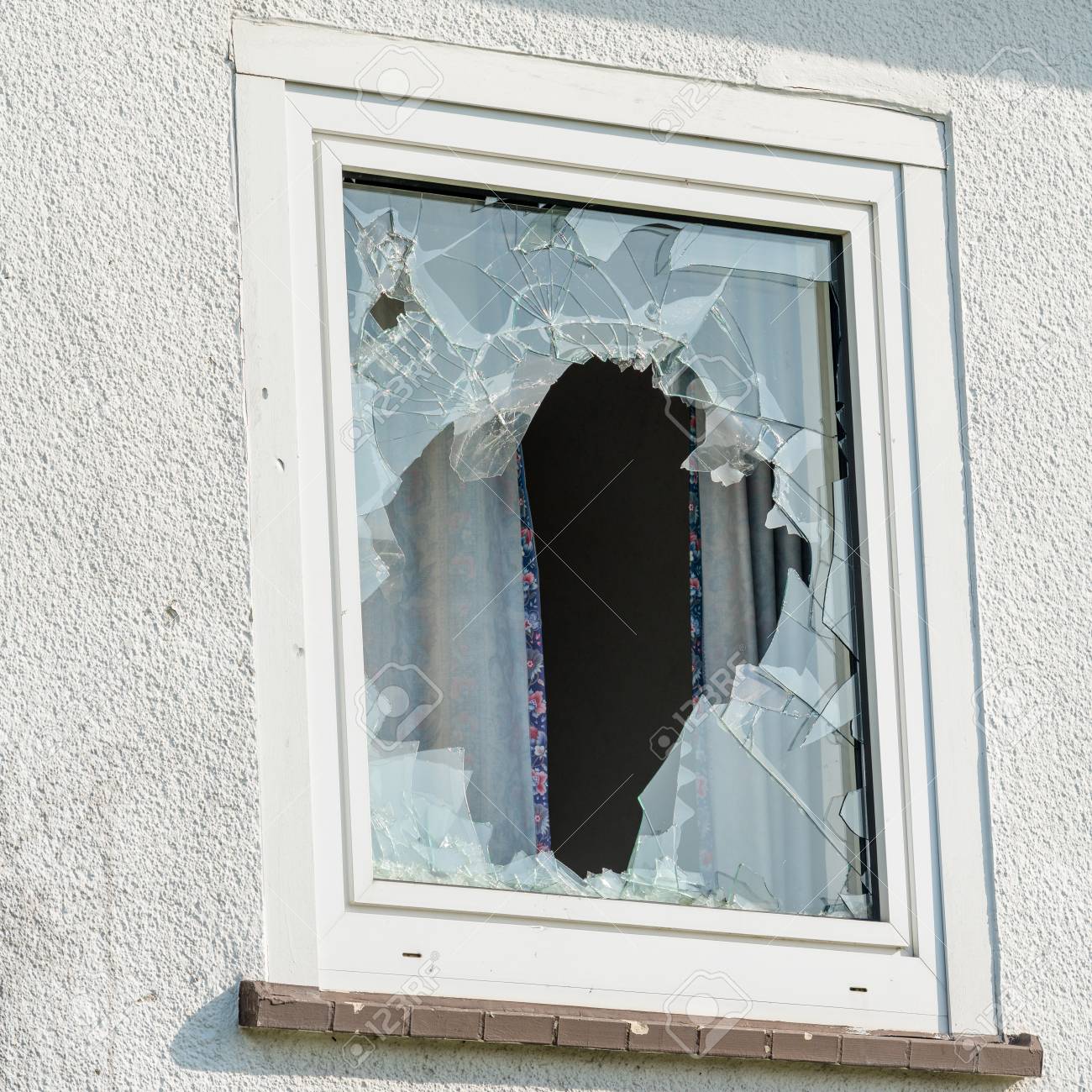 Detail Broken Window Pic Nomer 18