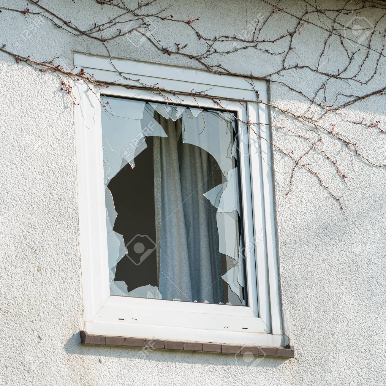 Detail Broken Window Pic Nomer 19
