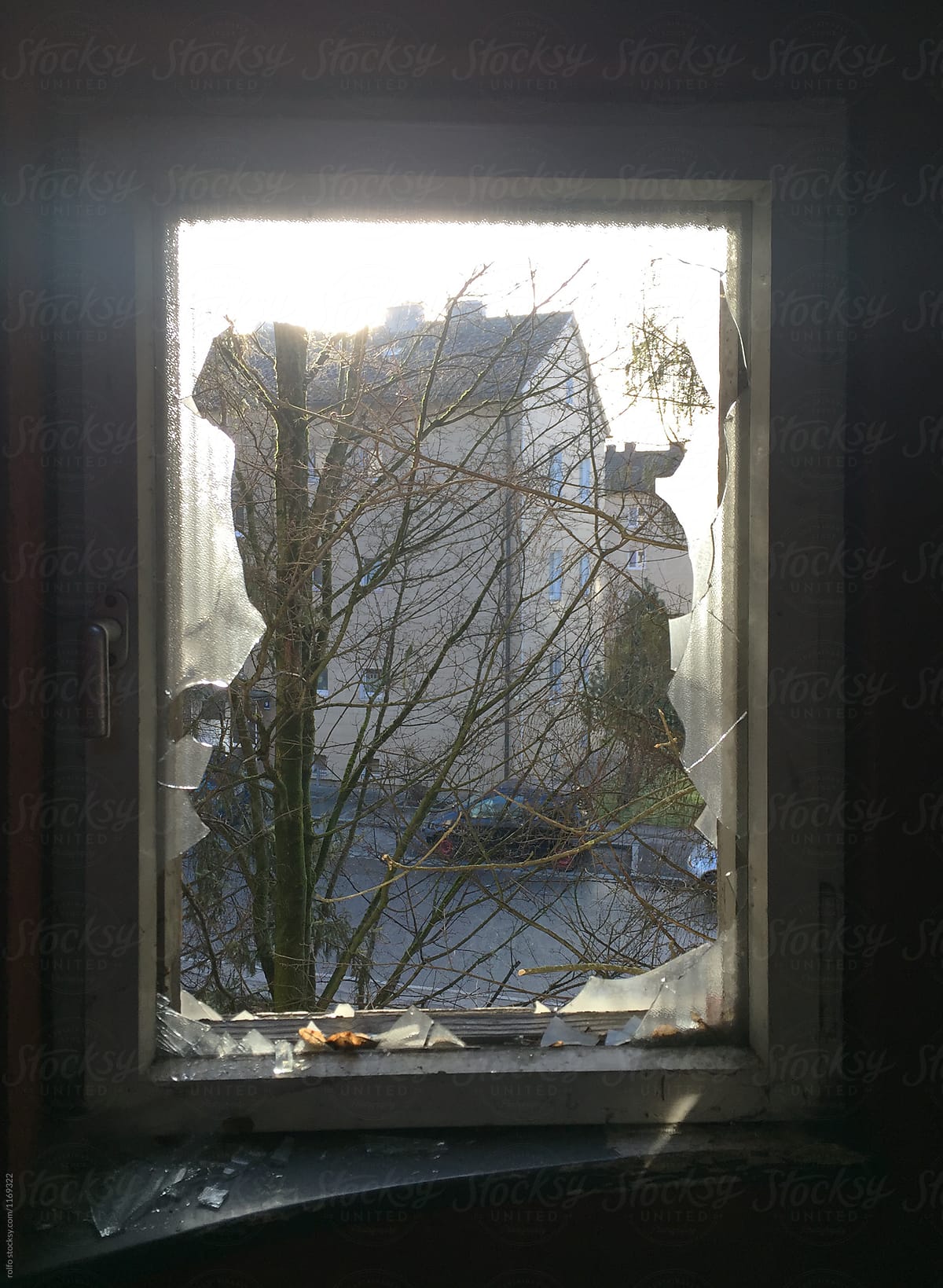 Detail Broken Window Pic Nomer 24