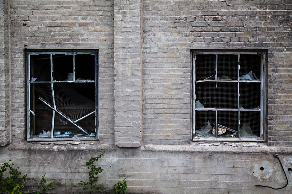 Detail Broken Window Pic Nomer 25