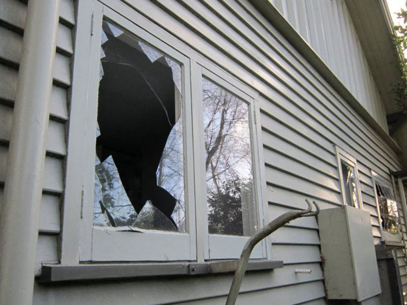 Detail Broken Window Pic Nomer 26