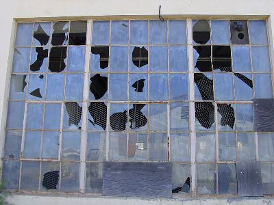 Detail Broken Window Pic Nomer 28