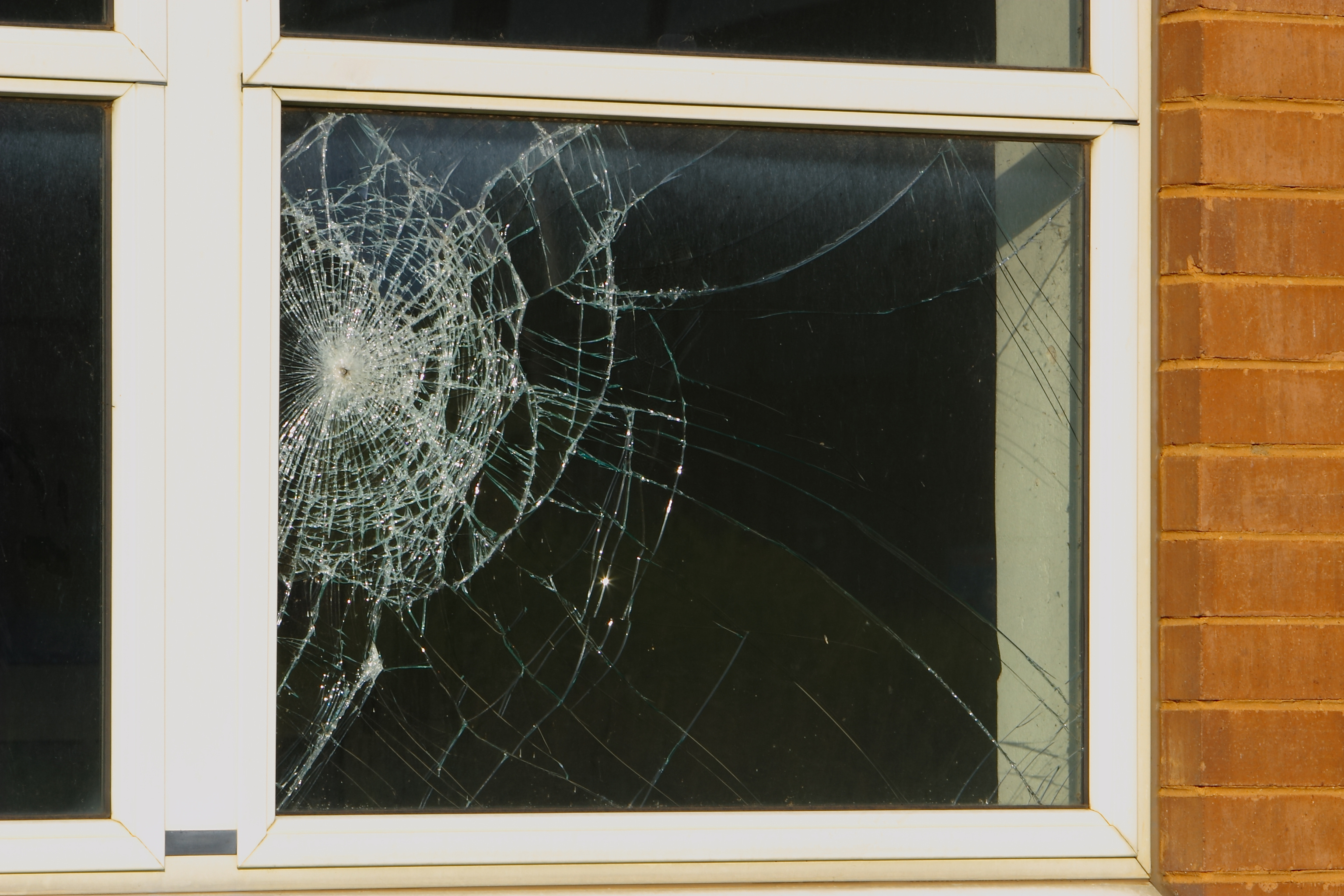 Detail Broken Window Pic Nomer 4