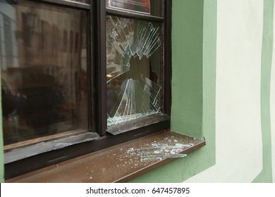 Detail Broken Window Pic Nomer 29