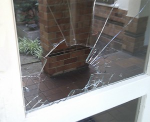 Detail Broken Window Pic Nomer 40