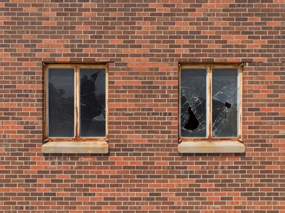 Detail Broken Window Pic Nomer 44