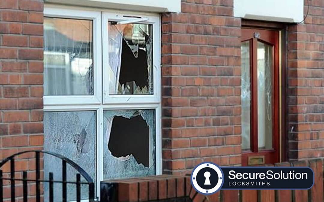 Detail Broken Window Pic Nomer 47