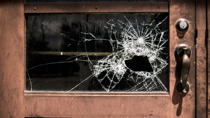 Detail Broken Window Pic Nomer 49