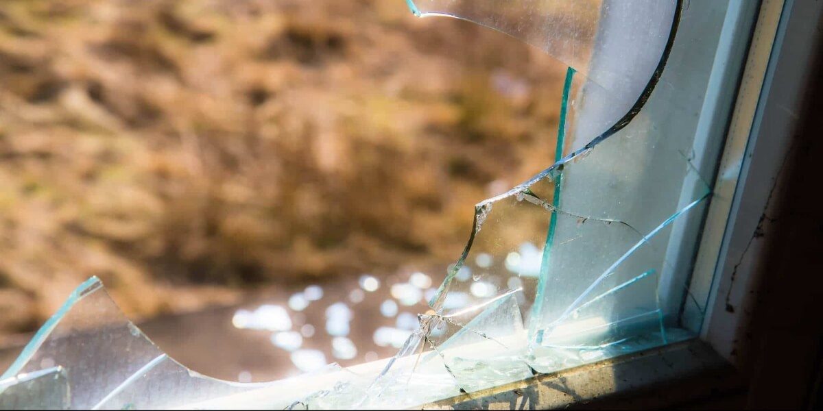 Detail Broken Window Pic Nomer 53